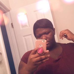 Meet your Posher, Molasha